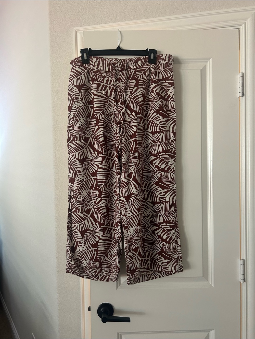 Brown & White Tropical Print Drawstring Cropped Pants